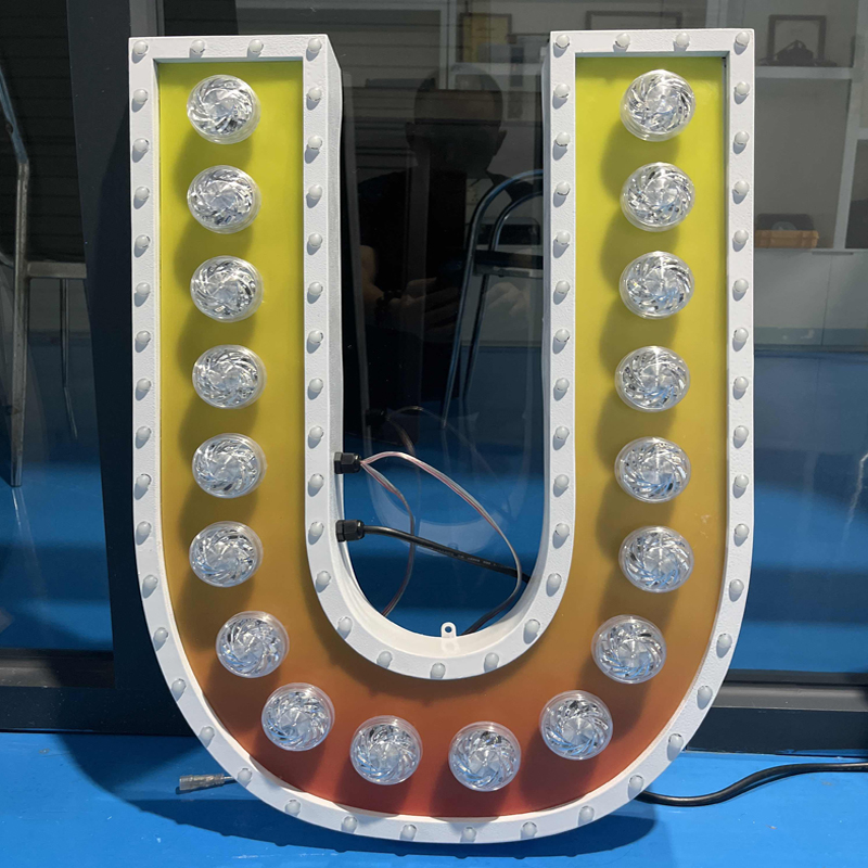 为何游乐场合常用金属LED发光字标识装饰？？？