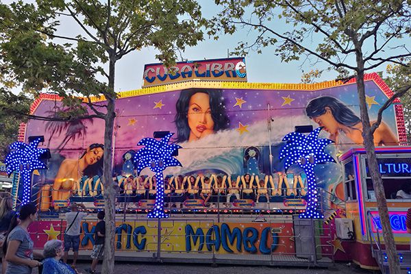 豪门国际官网照明的娱光灯用在西班牙游乐装备展示