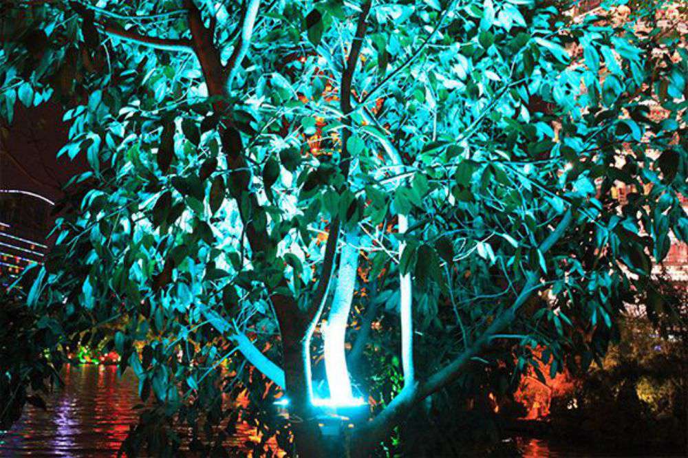 豪门国际官网照明的RGB投光灯用在海内景观亮化项目